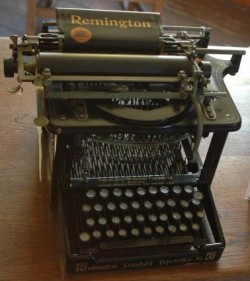 antique-remington-typewriter-725x482